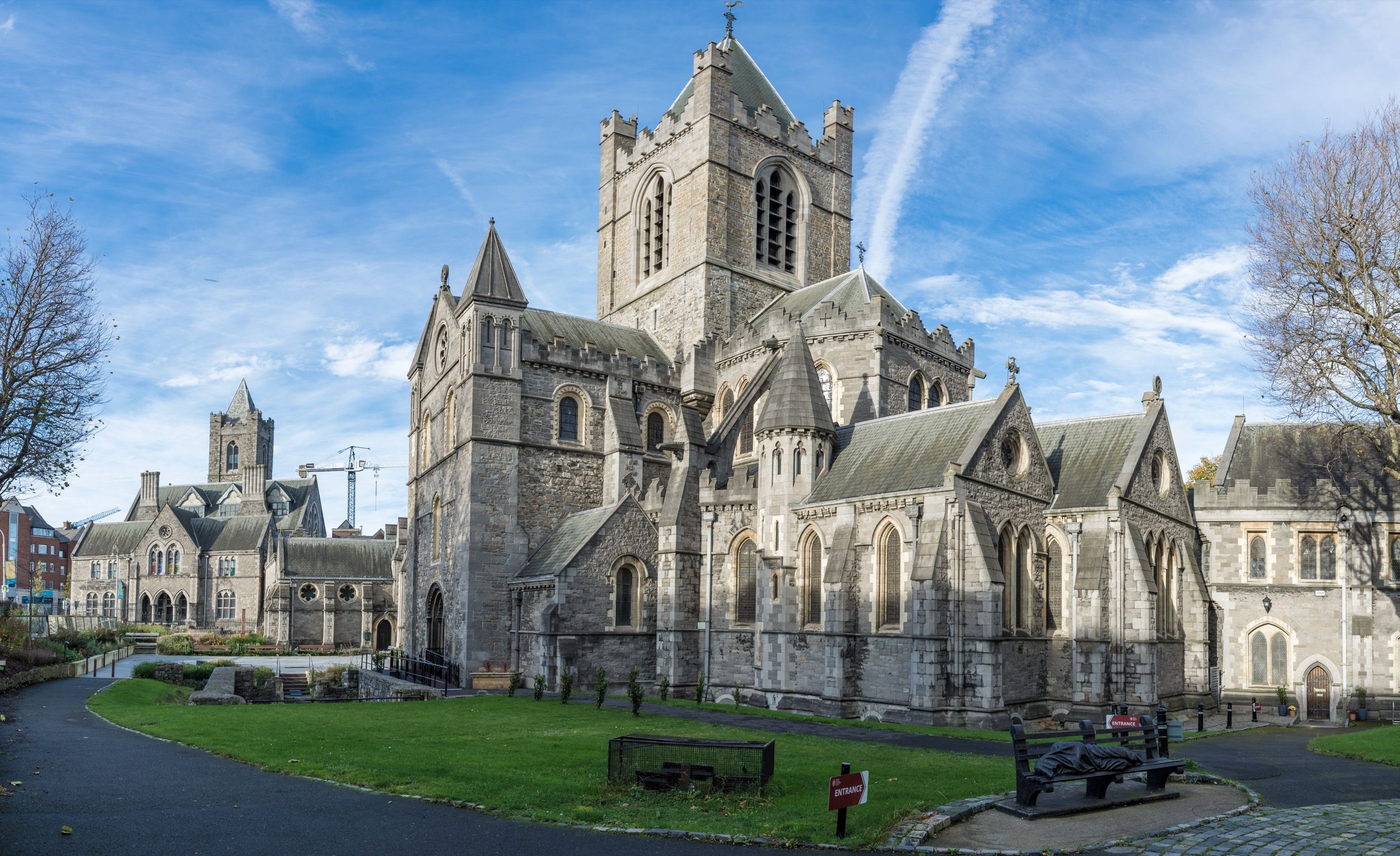 Mittelalterliche Christ Church Cathedral mit charakteristischem Turm und gotischer Architektur.