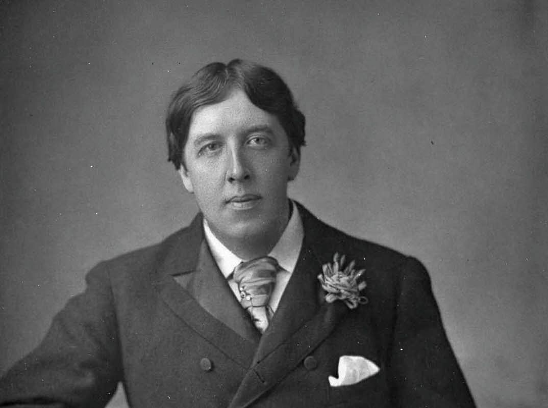 Historisches Schwarzweiss-Portraet des in Dublin geborenen Schriftstellers Oscar Wilde von 1889.