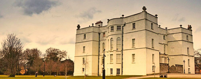 Zur Verteidigung bot das Schloss mächtige Mauern und vier Wehrtürme